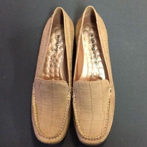 Walking Cradle Tan Leather Loafers Size 7